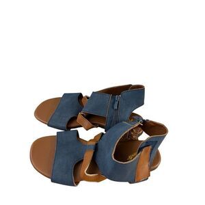 Avanti two tone colors zipper ankle sandals size 7